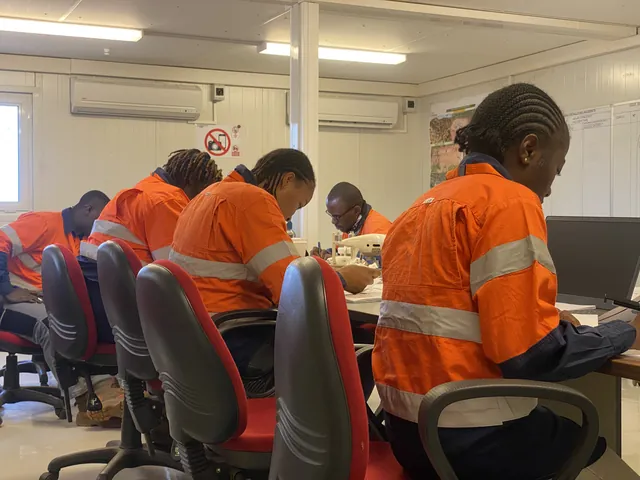 Base vie, site minier, plateforme industrielle : nous formons là où vos équipes travaillent.
