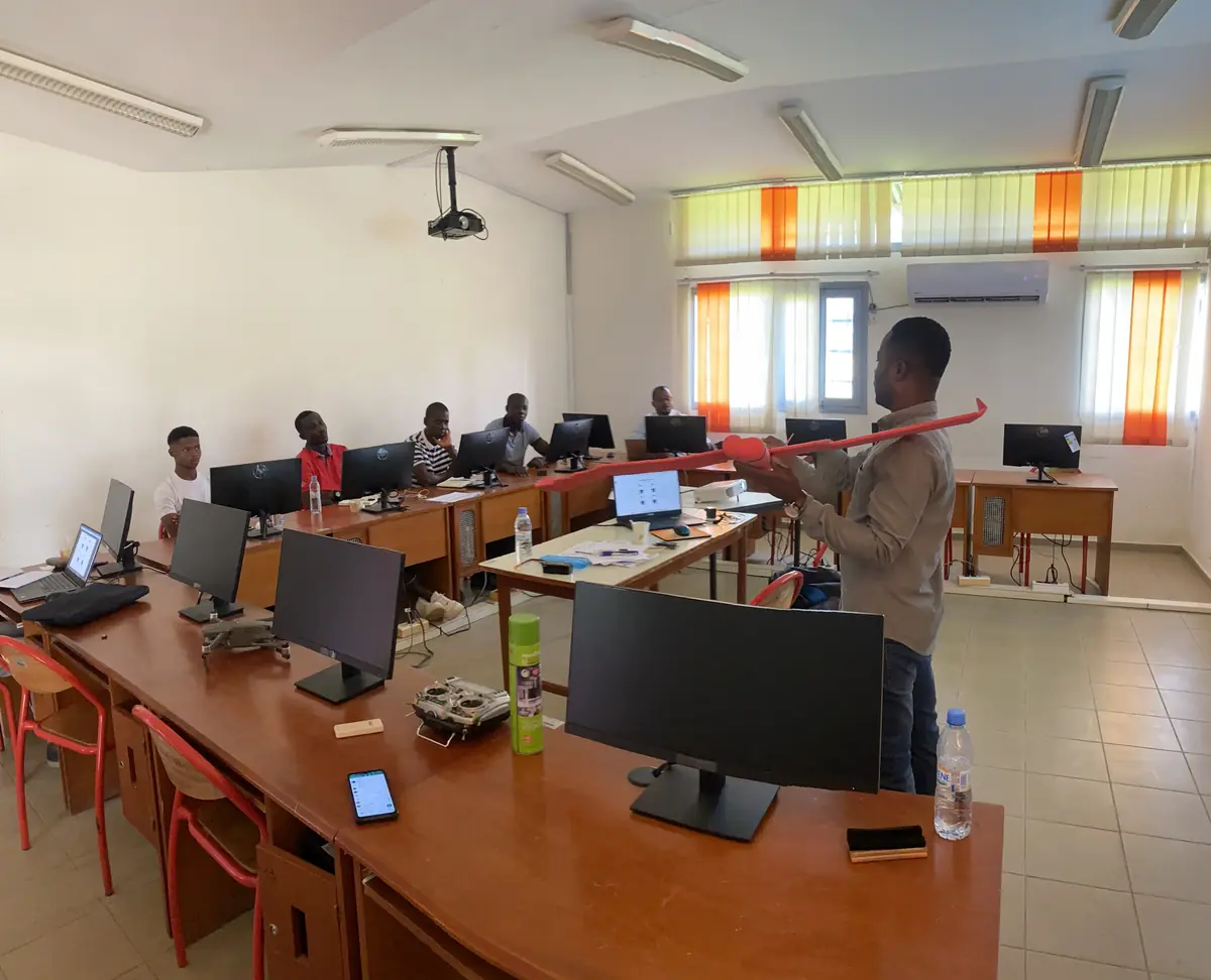 Stagiaires en salle informatique au centre de Dabou